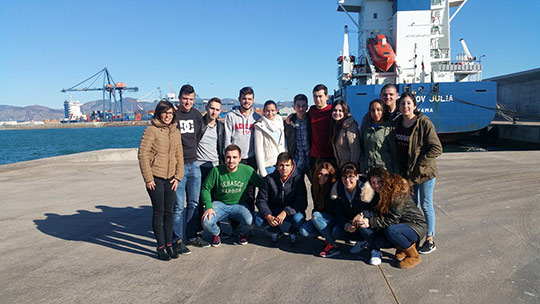 Alumnos del Instituto Vila-roja de Almassora visitan el Puerto de Castellón Alumnos del Instituto Vila-roja de Almassora visitan el Puerto de Castellón