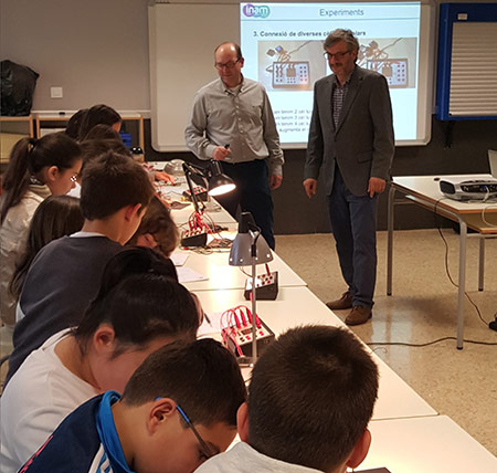 Los investigadores del INAM acercan el conocimiento científico a las escuelas de Castellón Los investigadores del INAM acercan el conocimiento científico a las escuelas de Castellón