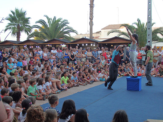 La Diputación concluirá este fin de semana el ciclo de circo itinerante La Mar de Circ con tres actuaciones en el litoral