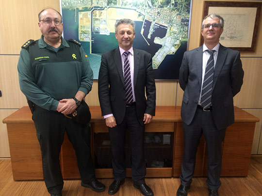 Francisco Toledo recibe al Coronel de la Guardia Civil