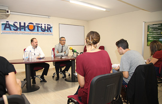 Estrategia para promover estancias vacacionales en la provincia de Castellón con el aeropuerto Estrategia para promover estancias vacacionales en la provincia de Castellón con el aeropuerto