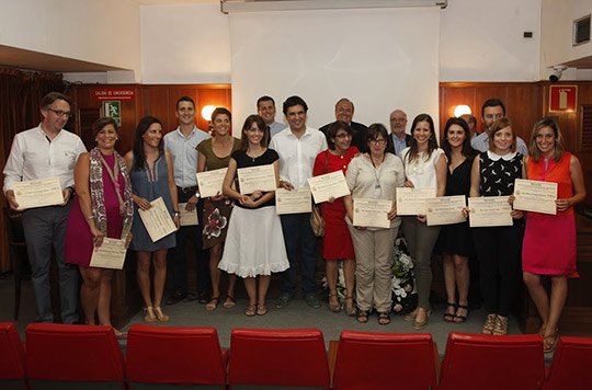 Comcas entregó 15.000€ en becas de investigación a 15 colegiados Comcas entregó 15.000€ en becas de investigación a 15 colegiados