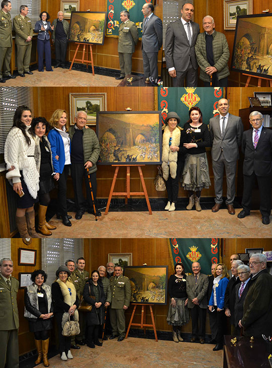 Paco Puig entrega la obra conmemorativa al 9 de marzo