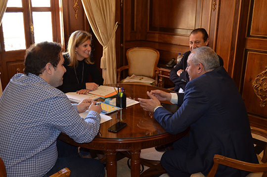 Amparo Marco se reúne con Afanías Castellón Amparo Marco se reúne con Afanías Castellón