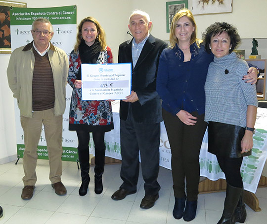 La AECC recibe la donación mensual de la campaña popular #rutasolidaria La AECC recibe la donación mensual de la campaña popular #rutasolidaria
