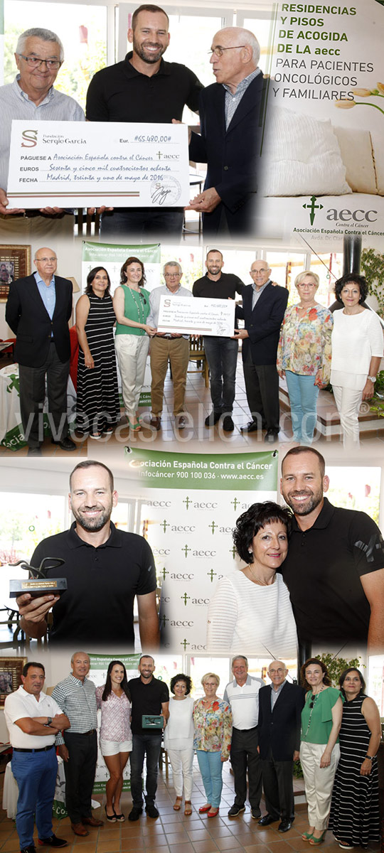 Sergio García hace entrega de un cheque  a la AECC de Castellón