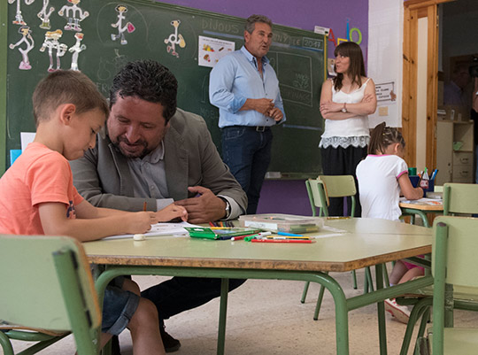 Se amplía a 13 colegios las ayudas para escoles matineres 