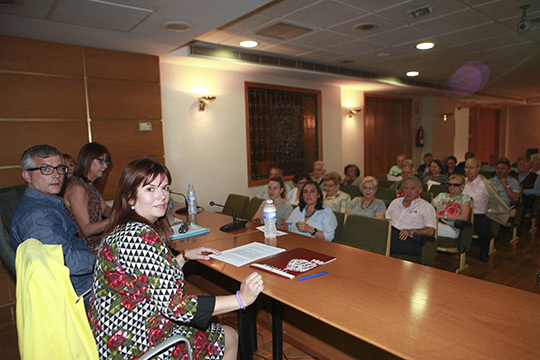 Castellón edita una guía dirigida a la gente mayor para facilitar el acceso a recursos municipales