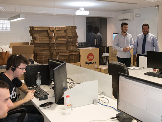Javier Moliner visita a la empresa Nayar Sistems