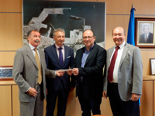 PortCastelló entrega un cheque solidario para Stella Maris