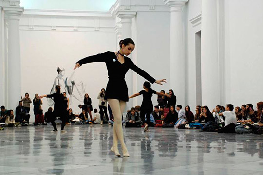 Dibuixar al son, evento de música, danza, dibujo y pintura en el Museo de Bellas Artes de Castellón