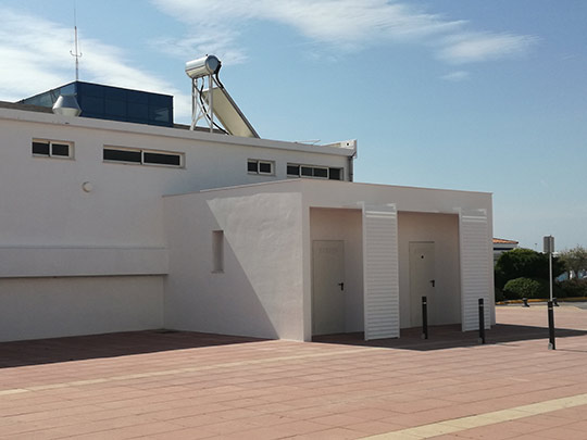 Nuevos aseos adaptados en la plaza del Mar del Grao de Castellón