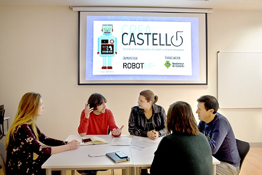 Presentación del proyecto Crea Castelló, aprendizaje tecnológico para una sociedad socialmente innovadora