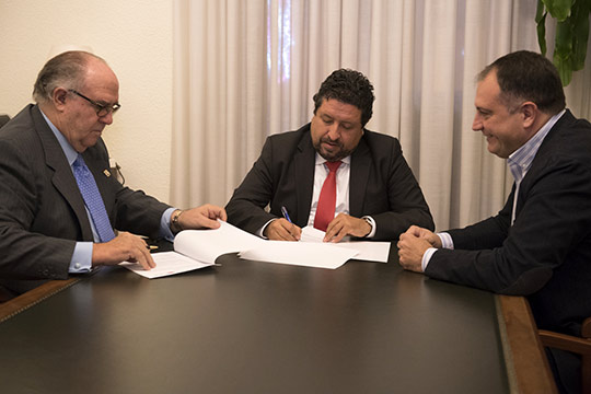 La Diputación de Castellón se alía con la Sociedad Española de Cerámica y Vidrio