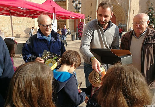 Castelló reparte 24.000 gajos de clementinas para celebrar la Nochevieja