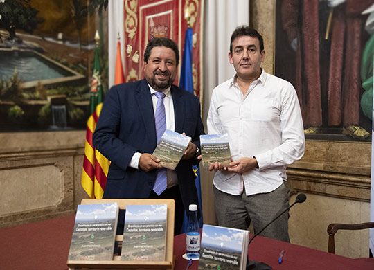 Presentación del libro de Juanma Velasco, 'Despoblación de una provincia con mar. Castellón, territorio reversible