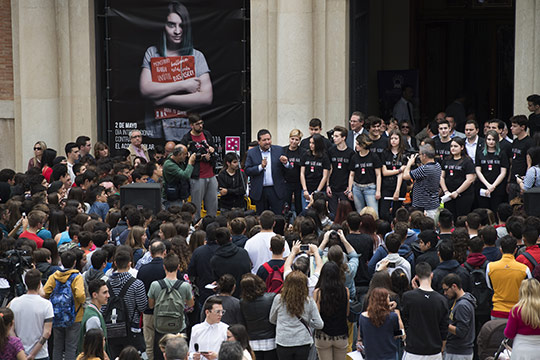 Entrega de invitaciones para el estreno de ´Nada será igual´ contra el acoso escolar