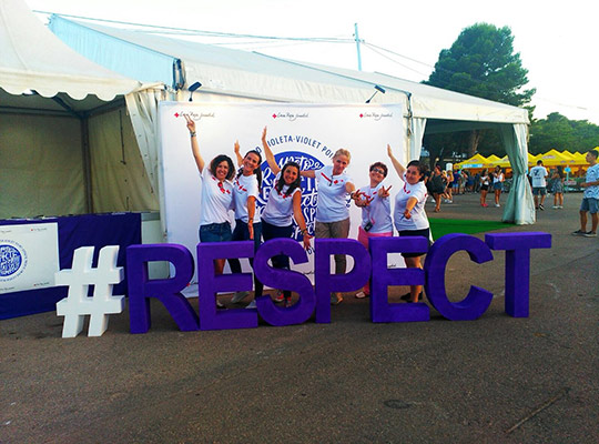 Cruz Roja y Generalitat Valenciana instalan “puntos violeta” para prevenir y luchar contra la violencia machista en festivales de la Comunitat