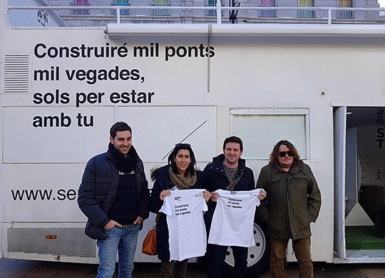 El Bus de la Llengua, en la plaza Huerto Sogueros de Castellón