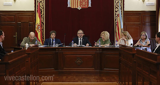 La Diputación refuerza la participación de empresarios y municipios en el nuevo Patronato de Turismo y apuesta por actualizar los estatutos de la entidad La Diputación refuerza la participación de empresarios y municipios en el nuevo Patronato de Turismo y apuesta por actualizar los estatutos de la entidad