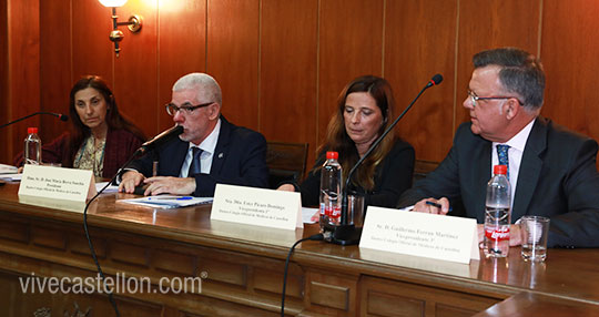 El Colegio de Médicos entrega 15.000 euros de las becas de investigación Doctor Vicente Altava El Colegio de Médicos entrega 15.000 euros de las becas de investigación Doctor Vicente Altava