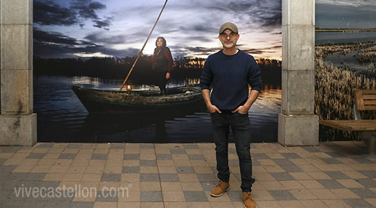 La exposición Pescadores de Juan Plasencia en la plaza Santa Clara de Castelló