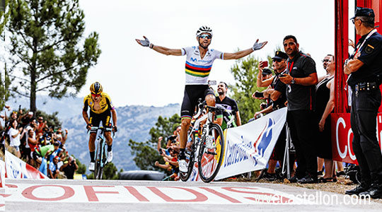 Alejandro Valverde celebra la victoria de la etapa 7 de La Vuelta ciclista a España