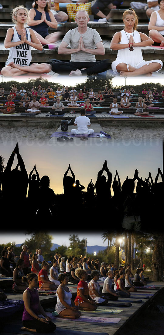 Yoga al atardecer en la playa del Pinar de Castellón