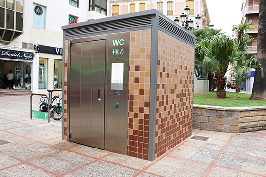 Castelló adjudica la instalación de seis nuevos baños públicos adaptados e inclusivos