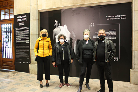 La Façana del Mercat exhibe la ‘Libertad entre fotos’