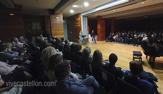 Presentación del libro de Pascual Benet, Ciento siete maneras de despertar Presentación del libro de Pascual Benet, Ciento siete maneras de despertar