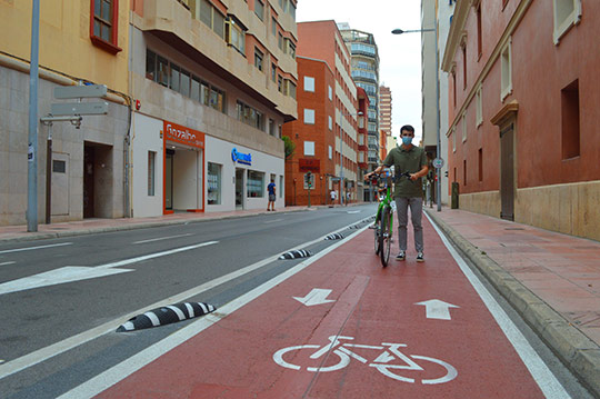 El nuevo carril bici de la calle Herrero de Castelló ya está operativo