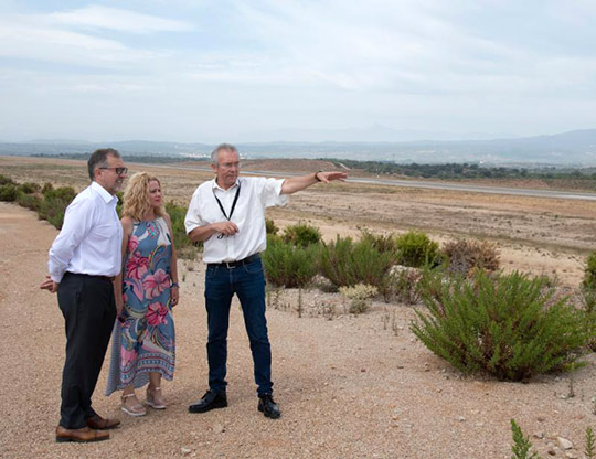 José Martí ensalza la plataforma industrial y el centro de mantenimiento para el aeropuerto de Castellón y avala la apuesta por una conexión aérea con Bilbao 