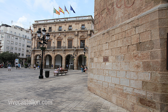 Castelló amplía a un máximo de 10 años la bonificación del 75% del impuesto a los turismos con distintivo ambiental