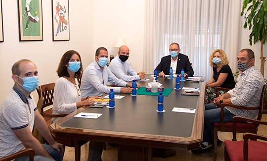 La Diputación y ASHOCAS muestran su disposición a colaborar en proyectos que favorezcan a la hostelería provincial