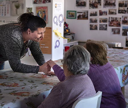 La Diputación refuerza la teleayuda con la incorporación de 10 nuevos profesionales “para que ninguna persona se quede desatendida durante la emergencia sanitaria”