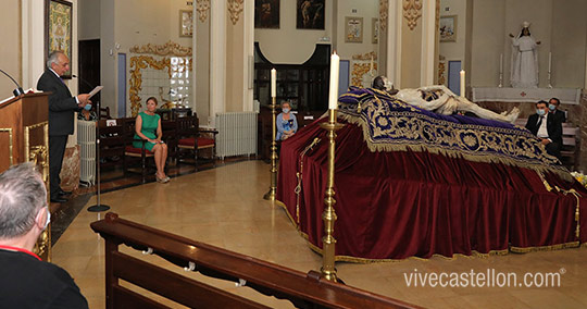 Veneración de la imagen del Cristo del Santo Sepulcro en la Capilla de la Sangre de Castelló