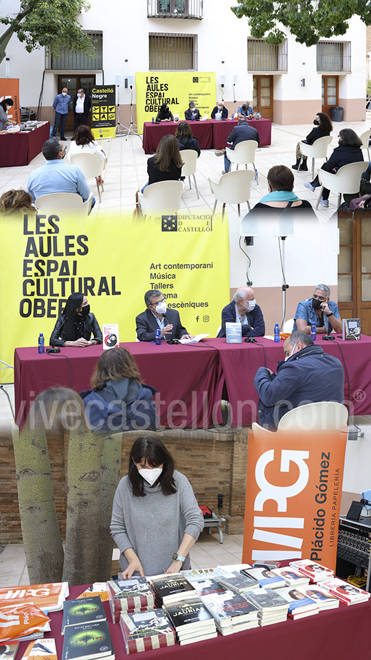 El presidente de la Diputación destaca la trayectoria literaria de Rosa Montero en la entrega del premio de Castelló Negre en el Espai Cultural Obert Les Aules El presidente de la Diputación destaca la trayectoria literaria de Rosa Montero en la entrega del premio de Castelló Negre en el Espai Cultural Obert Les Aules