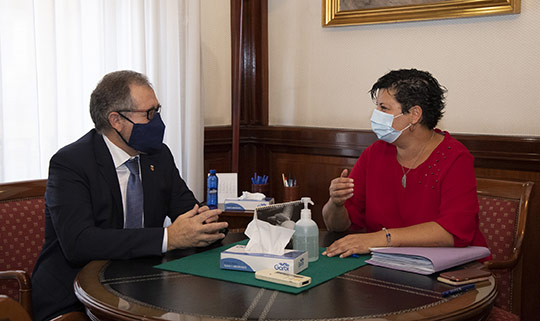 La Diputación amplía la dotación para recuperar en 2021 la teleasistencia: 200.000 euros para atender a la gente mayor sola de la provincia