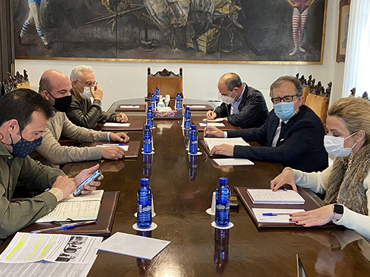 La Diputación traslada a Ashocas que incrementará hasta 9,2 millones las ayudas a los sectores más afectados por la crisis