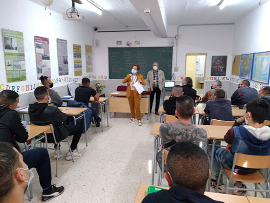 La Asociación de Autores de Castellón visita la cárcel para fomentar el hábito de lectura entre los internos La Asociación de Autores de Castellón visita la cárcel para fomentar el hábito de lectura entre los internos
