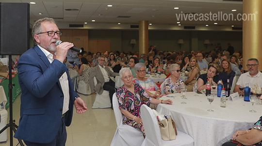 Merienda solidaria de la Asociación Española Contra el Cáncer para recaudar fondos para la investigación