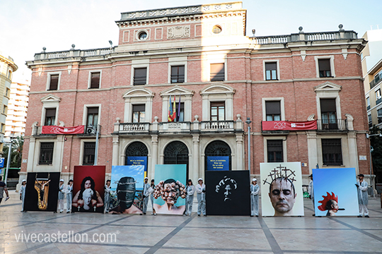 Acción sorpresa por el centro de Castelló en homenaje al artista de Vinaròs Carles Santos