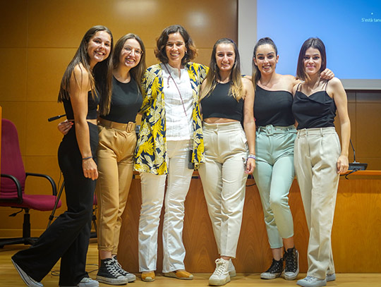 El grupo Punto y Aparte gana la final del XXII Seminario de Creatividad en Vivo McCann de la Universitat Jaume I de Castelló El grupo Punto y Aparte gana la final del XXII Seminario de Creatividad en Vivo McCann de la Universitat Jaume I de Castelló