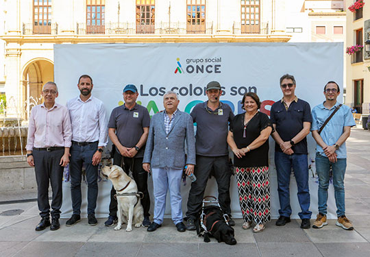 Castelló celebra una jornada para dar a conocer la labor de los perros guía de la ONCE