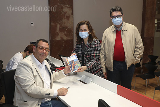 Amor, intriga y libros antiguos en ‘El dilema de Sofía’, última novela de González de la Cuesta Amor, intriga y libros antiguos en ‘El dilema de Sofía’, última novela de González de la Cuesta