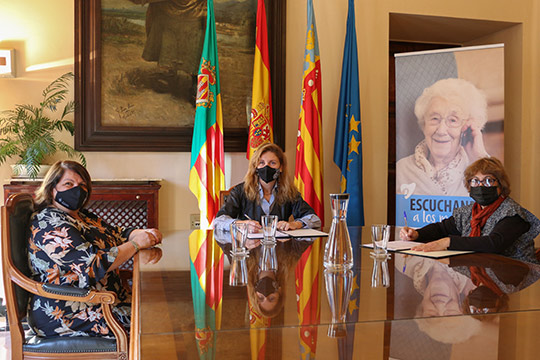 Castelló renueva la colaboración con el Teléfono de la Esperanza para atender a la gente mayor