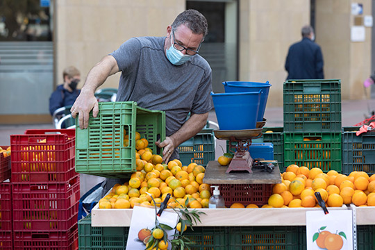 Castelló ofrece precios justos y producción de proximidad y de temporada en la Fira de la Taronja