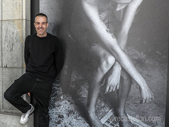 Desde el silencio, exposición fotográfica de Raúl Hidalgo en la fachada del Mercado Central de Castelló