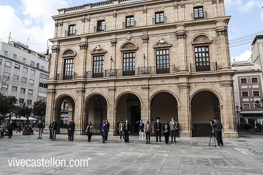 Castelló se concentra como muestra de apoyo institucional al pueblo ucraniano Castelló se concentra como muestra de apoyo institucional al pueblo ucraniano